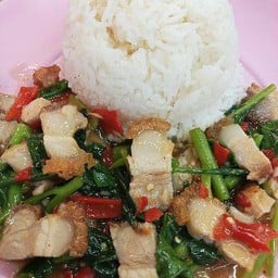คะน้าหมูกรอบราดข้าว