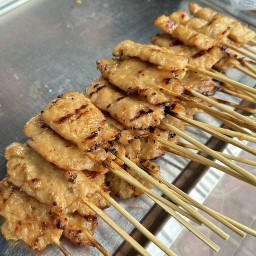 หมูปิ้งลุงหงอก (ปิ้งด้วยเตาถ่าน)