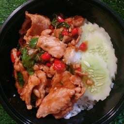 ข้าวกะเพราหมูชิ้น