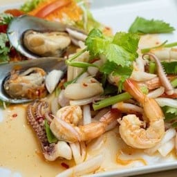 ยำรวมมิตรทะเล-