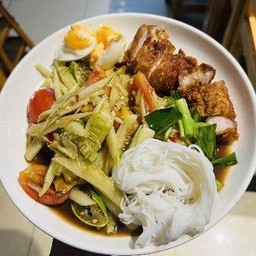 ตำแตงนัวปลาร้า สามชั้นกรอบไข่ต้มขนมจีน
