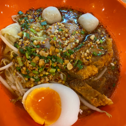 บะหมี่สด เกี๊ยว หมูกรอบ ต้มยำมะนาวแซ่บ