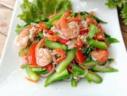 ยำคะน้ากุ้งสด