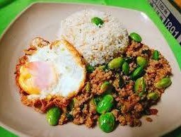 พริกแกงสะตอหมูสับ ไข่ดาว