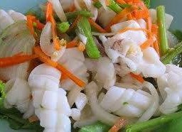 ยำปลาหมึก