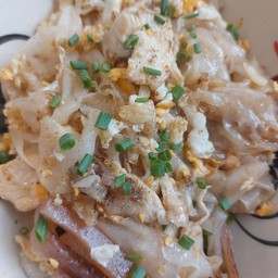 ก๋วยเตี๋ยวคั่วไก่