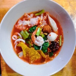 บะหมี่เกี้ยวต้มยำเย็นตาโฟทะเล