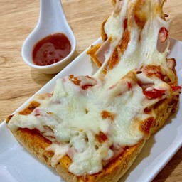 ขนมปังปิ้งซอสหมาล่า-ชีส