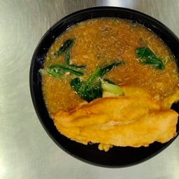 เส้นหมี่ราดหน้าปลาห่อไข่