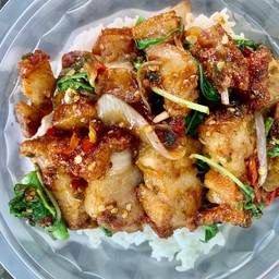 ข้าวกระเพราหมูกรอบ(ราคาพิเศษ)