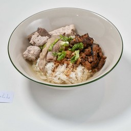 ข้าวต้มหมูรวมเครื่องใน