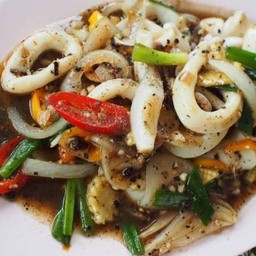 หมึกผัดพริกไทดำ