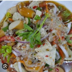 ยำวุ้นเส้นไส้กรอกหนัง