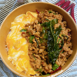 ข้าวกะเพราหมูสับ+ไข่ข้น