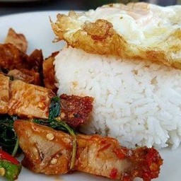 ข้าวกระเพราหมูกรอบ+ไข่ดาว