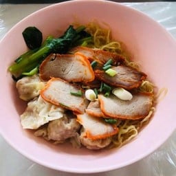 บะหมี่เกี๊ยวหมูแดง