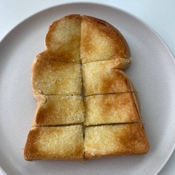 ขนมปังปิ้ง เนย+น้ำตาล