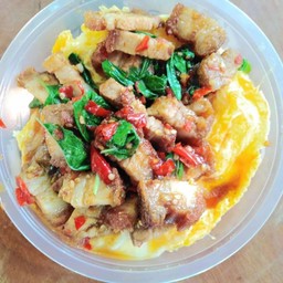 กระเพาหมูกรอบไข่ข้น