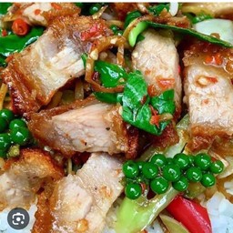 ผัดฉ่าหมูกรอบ