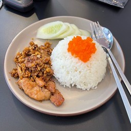 ข้าวหมูทอดกระเทียม หน้าไข่กุ้ง