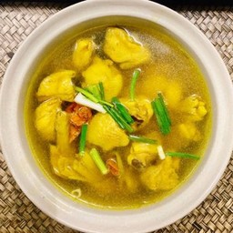 ไก่บ้านต้มขมิ้น