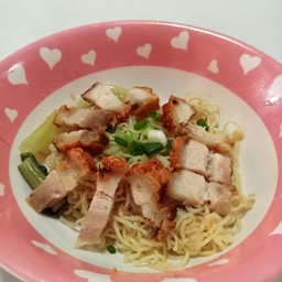 บะหมี่หมูกรอบ