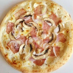 พิซซ่าหน้าคาโบนาร่า