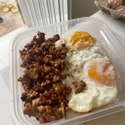 ข้าวไข่คู่หมูซีอิ๊ว
