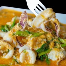 หมึกผัดไข่เค็ม