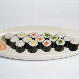 ข้าวห่อสาหร่ายใส้รวม มากิ 15 ชิ้น