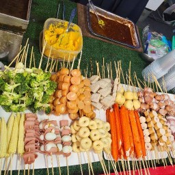 ร้านหม่าล่าพ่นไฟ สถานีรถไฟตรัง