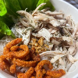 เส้นหมี่ไก่ฉีก ใส่หมูกระจก
