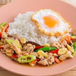 ข้าวผัดพริกไก่ ไข่ดาว