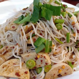 ยำขนจีนไก่ยอ