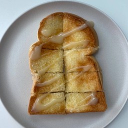ขนมปังปิ้งเนย+นมข้น