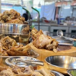 ขาหมูนายต้น(ในซอย)