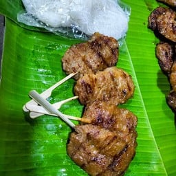 ข้าวเหนียวหมูทอดซุปมะเขืออร่อยเหลือเฟือ ส้มตำ หมูทอด ไก่ทอด ข้าวกล่อง อร่อยครบจบในที่เดียว