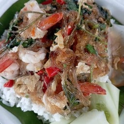 ข้าวกะเพราวุ้นเส้นกุ้ง(ฟรีไข่ดาว)