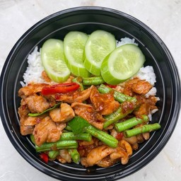 ผัดพริกแกงไก่
