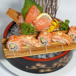 เซตปลาแซลมอล Sashimi & Nigiri