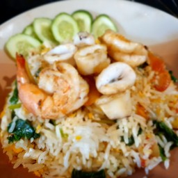 ข้าวผัดทะเล (กุ้ง+ปลาหมึก)