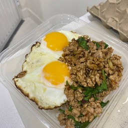 ข้าวไข่คู่กระเพราหมูสับ