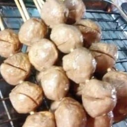 หมึกย่างลูกชิ้นปิ้งหน้าอู่