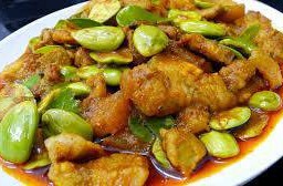 ผัดพริกแกงสะตอหมู