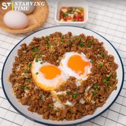 หมูสับผัดซีอิ้วราดข้าว(ฟรีไข่ดาว)