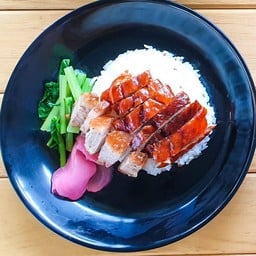 เป็ดย่าง หมูกรอบ พิเศษ