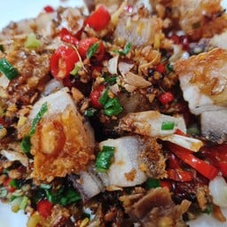 หมูกรอบคั่วพริกเกลือ จานใหญ่ (กับข้าว)