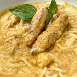 พันชาม ก๋วยเตี๋ยวเรือ ขนมจีนเรือ นพเก้า