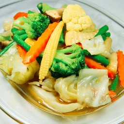 ผัดผักรวมมิตรน้ำมันหอย