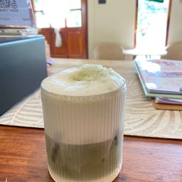 ซอทเต็ทคาราเมลมัทฉะ Salted caramel matcha latte